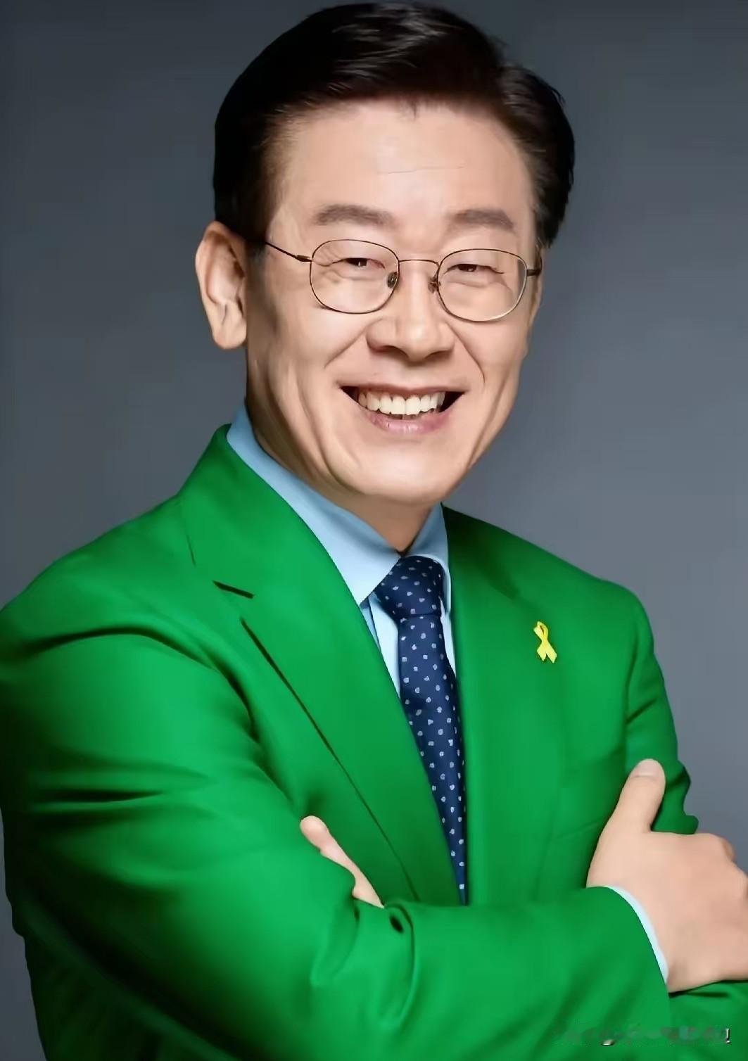 李在明还是心软了！4月28日，韩国前总统夫人金建希二审结果出来了，有期徒刑4年