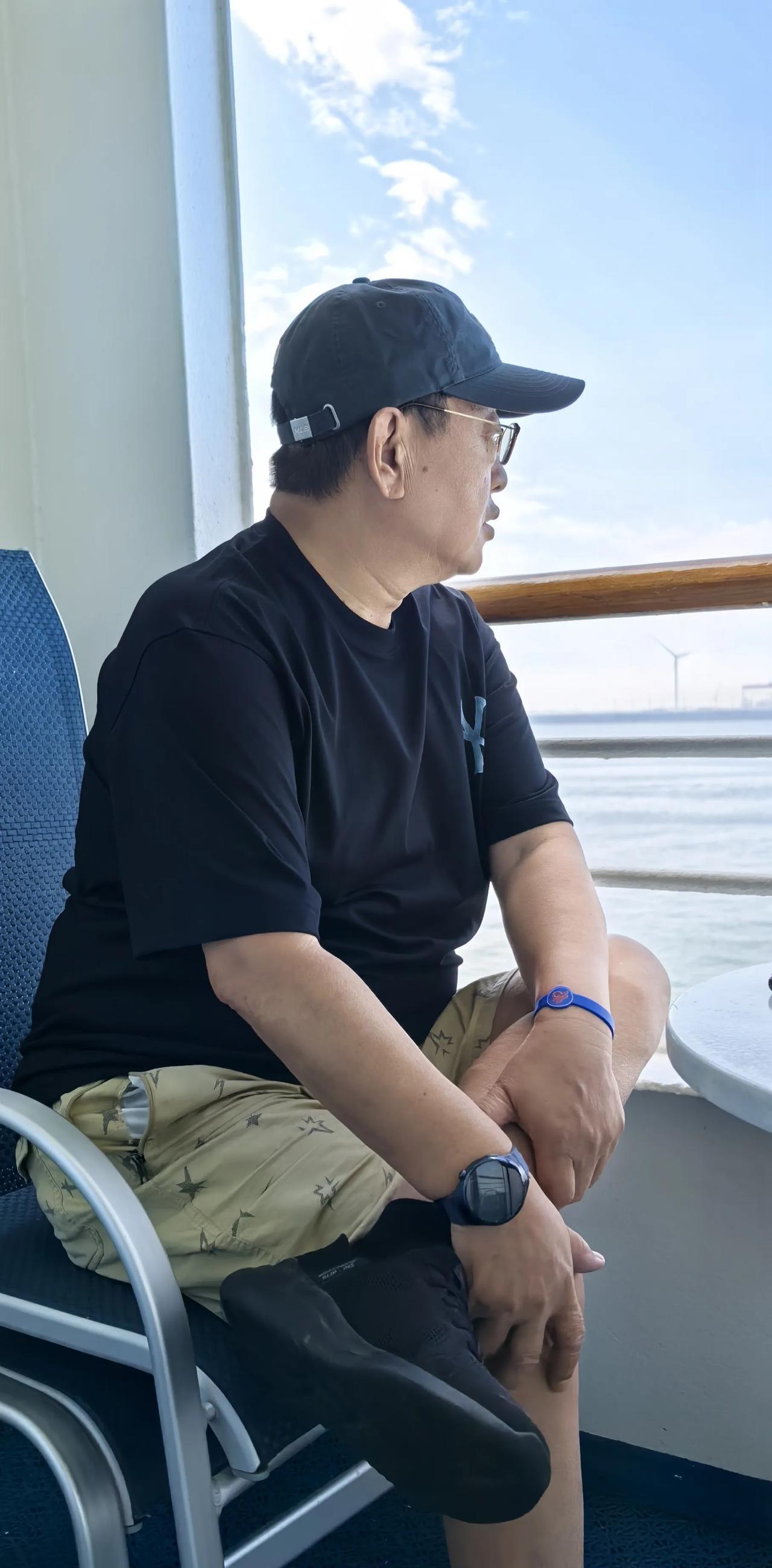 游轮游之——拍照她们每一个人都好似一朵雍容华贵的牡丹花，在人生的归途上努力地绽