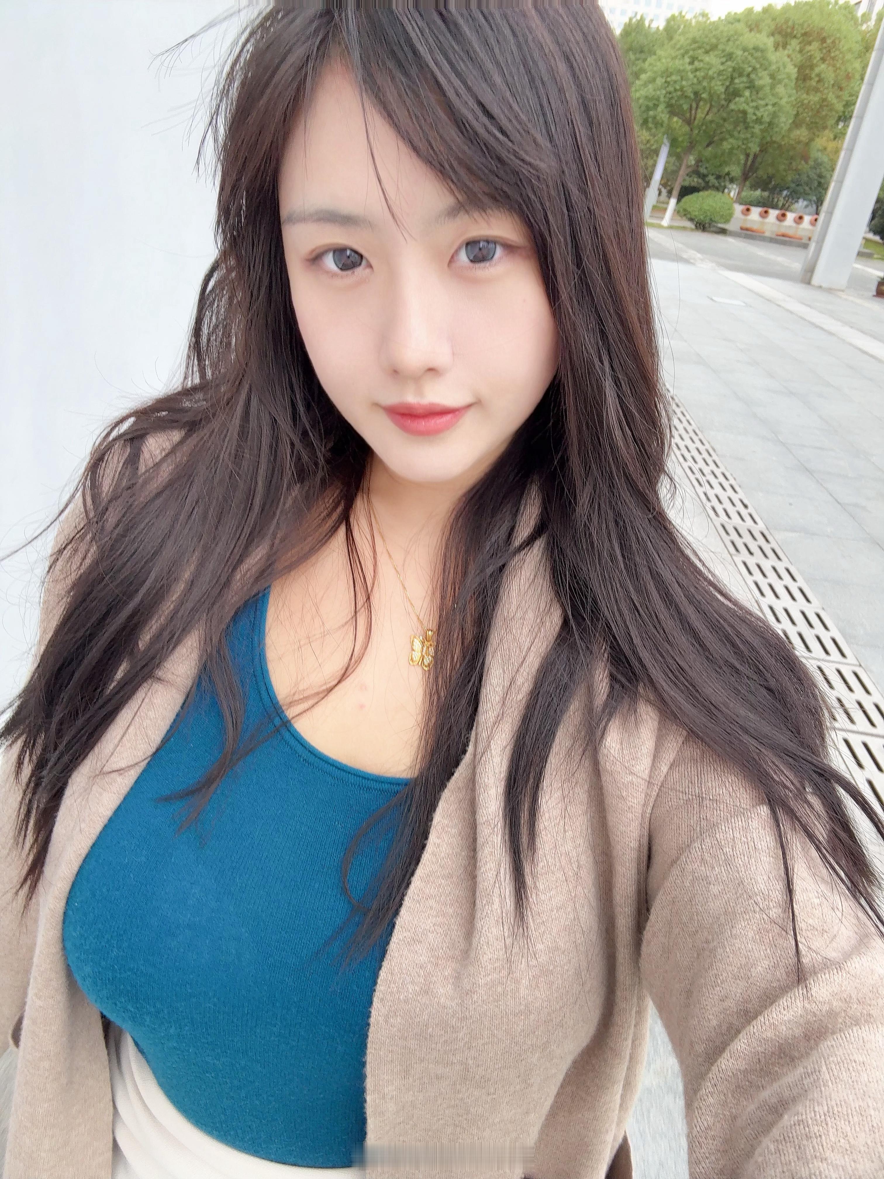 睡前发个ootd今早跟打仗似的[裂开]​​​