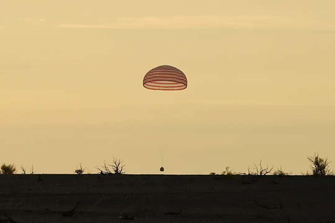 神舟二十号带伤返回，舷窗裂纹如何撑过高温？它到底经历了什么。2026年1月