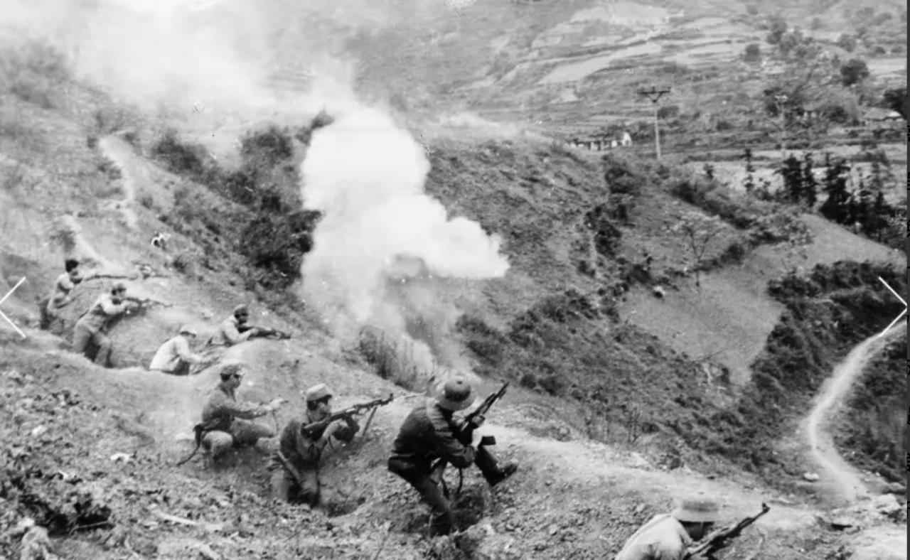 1979年，我军侦察兵深入敌后侦察敌情，途经越军哨卡时，侦察兵非但没有绕开，反而