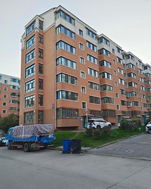 我同事的弟弟从鹤岗回来了，亏本7千卖了房子，加入了单王骑士团，再也不提鹤岗房了。