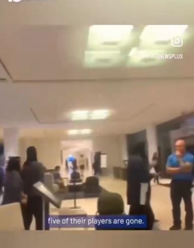 【五名已向澳大利亚申请政治庇护的伊朗球员在一家酒店上演了一场惊心动魄的逃脱，他们