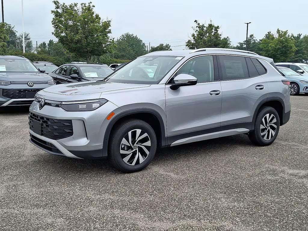 紧凑SUV选途观还是荣放，你会犹豫吗？美版现款途观（相当于中国的探岳L）似乎在