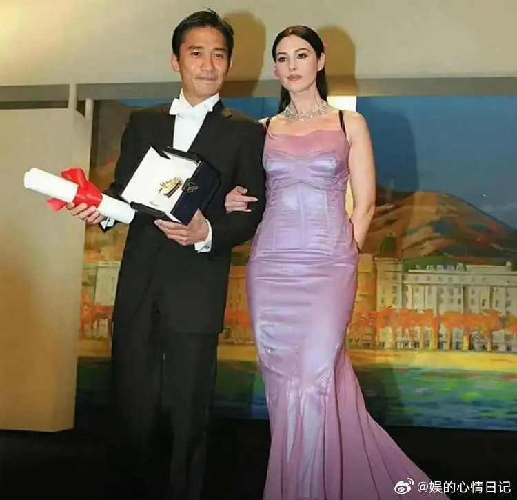 两位明星多年前的照片