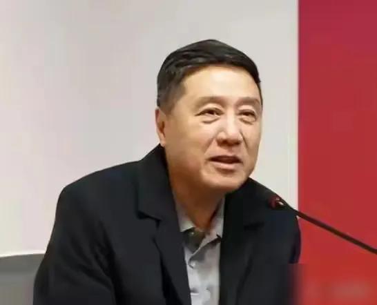 刚才才知道，叶挺将军的孙子是一位大导演，名叫叶大鹰，他是一位50后，现在也是一位