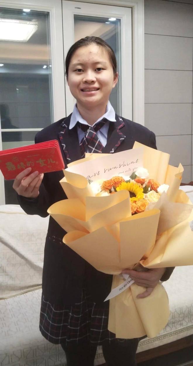 家人很着急！福建一26级大一新生报道两小时后失联！应该是9月5日，女生随妈妈到