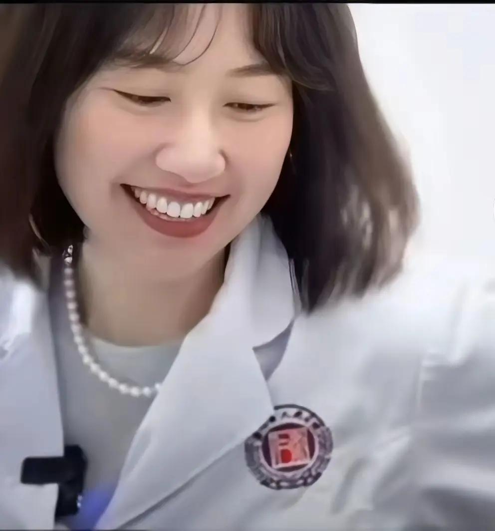 曾医生这是自作孽啊！她爱错人了，而祖医生明显受够了她，但没想好怎么拒绝，只能应付