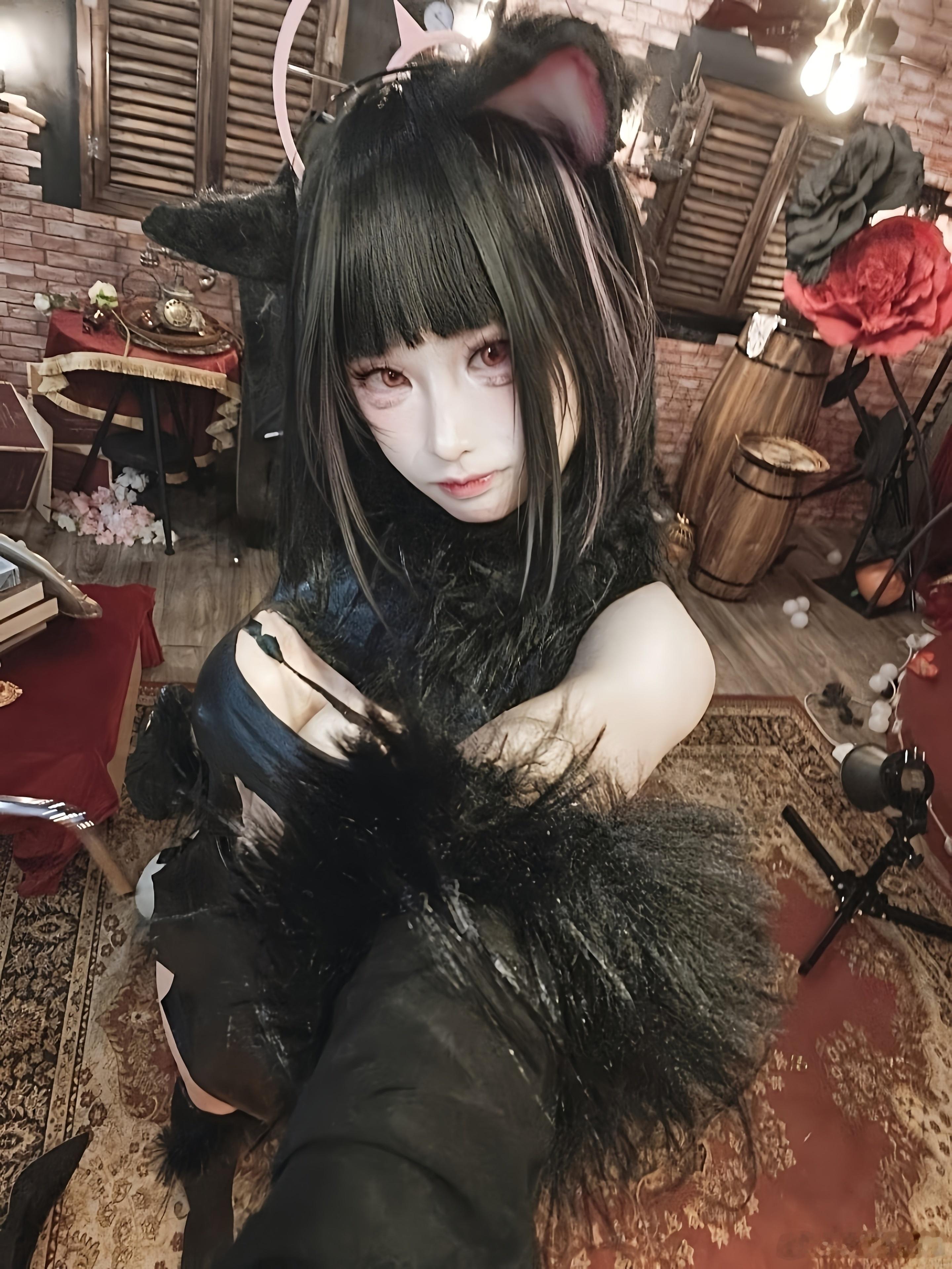 蔚蓝档案二次元cos大赏蔚蓝档案‬杏山和纱“出来吧，地狱的魔兽——「凯茜·帕鲁