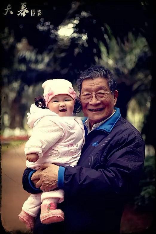 男人的喜事：第一，经榜题名第二，洞房花烛第三，有了儿女第四，当了爷爷其余的都不重