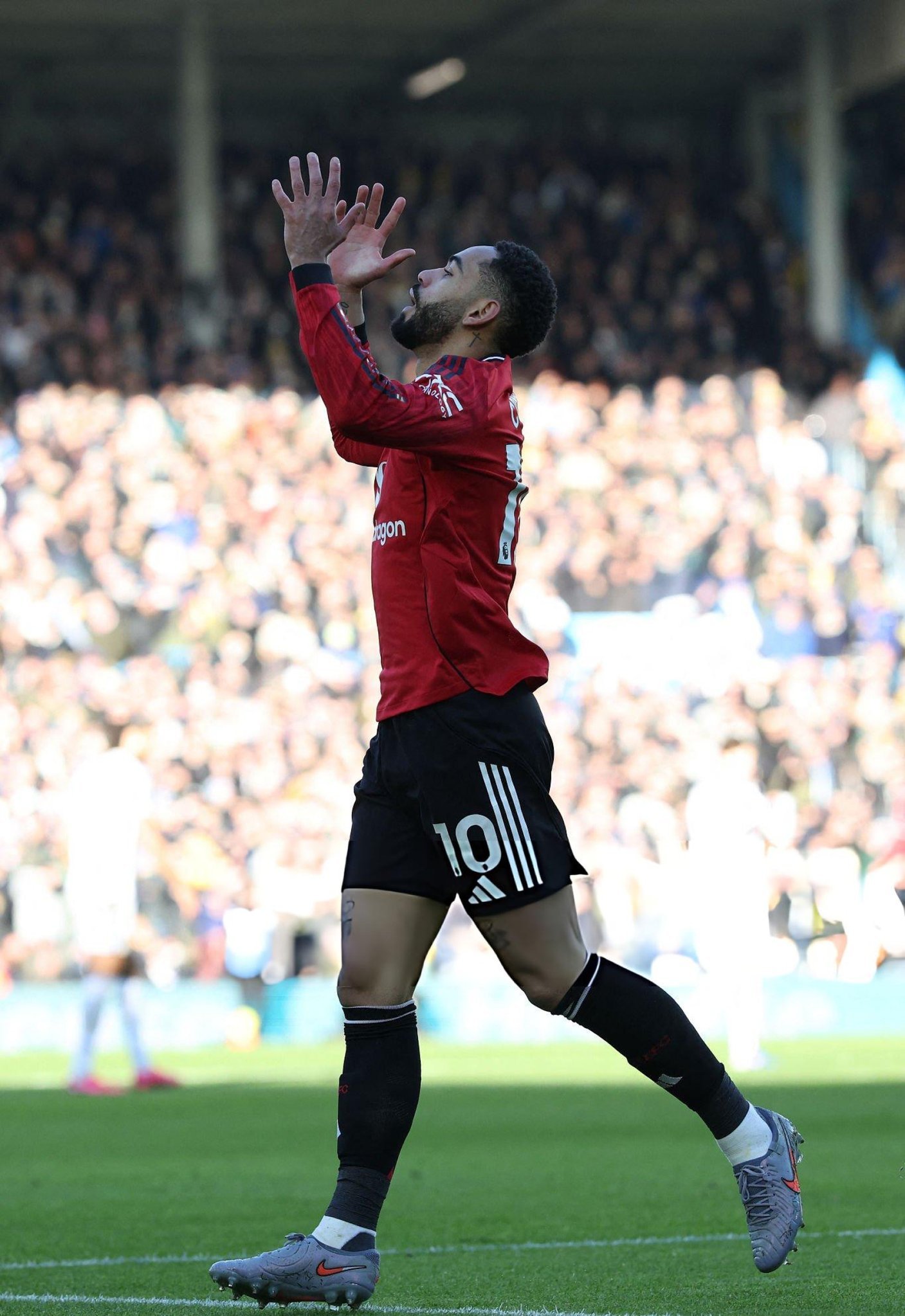 利兹联主要的得分点就是勒温，个人感觉利马+海文限制他，足够。下一个中卫，多一个中