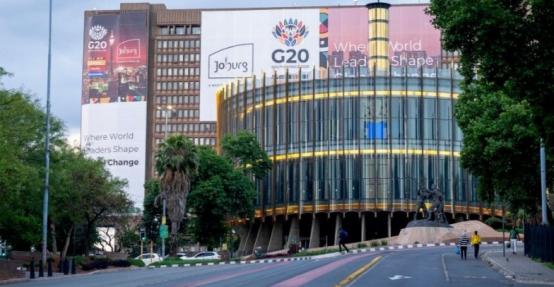 美国作为G20成员，没有国家元首或部长级官员参加峰会，造成下届峰会交接仪式没举行