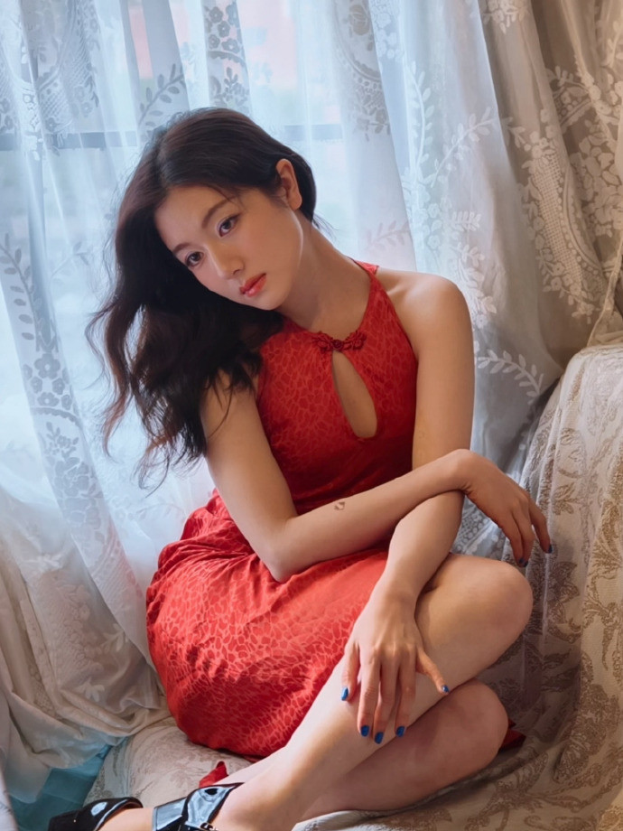 李兰迪发了端午语音祝福李兰迪模糊的画质清晰的美貌端午语音还带着雨声，李兰迪是怎