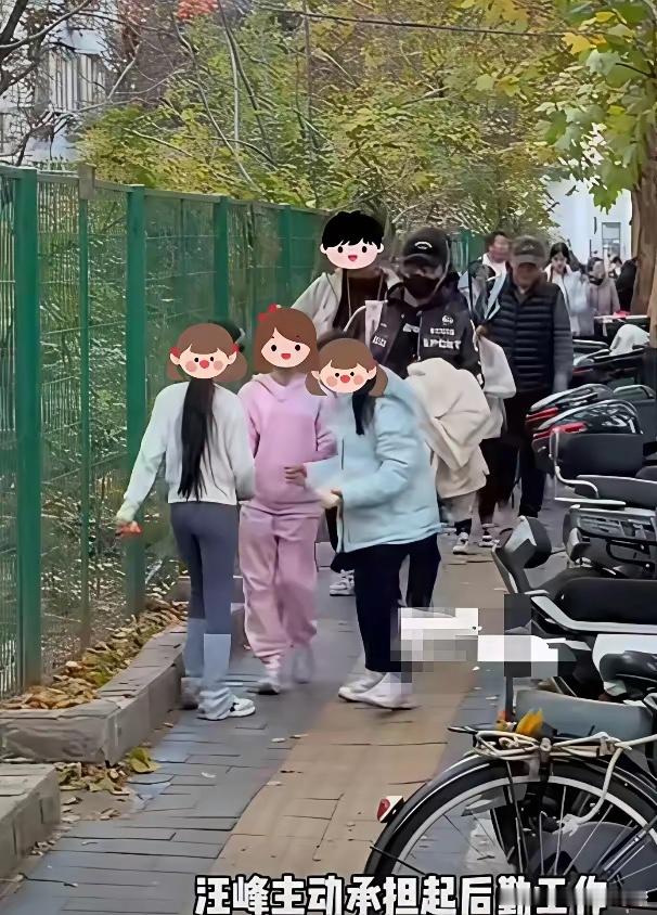 偶遇汪峰来接醒醒放学，真的是一脸慈父的形象，要是好好过日子多好啊！章子怡是国际巨