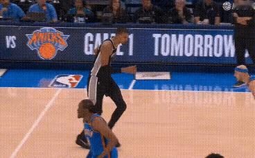 没想到雷霆队全场比赛表现最好的卡鲁索却在关键时刻松懈了……NBA西决第一场，身