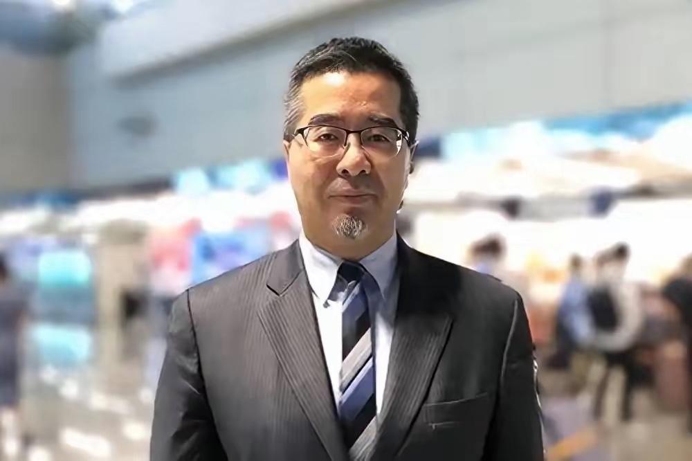 北京首都机场的跑道上，一架来自台北的飞机刚刚落稳，舱门打开的那一刻，国民党这次算