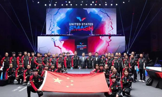 国乒团队美国大满贯合照来喽！果然和之前球迷们拍到的差不多，领导居中，男女主力选
