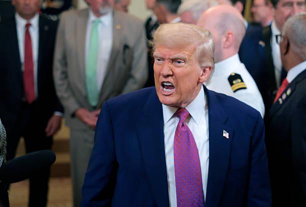 伊朗彻底打醒了特朗普！特朗普看似满嘴跑火车，实则脑子全是理性的利益算计。也就是说