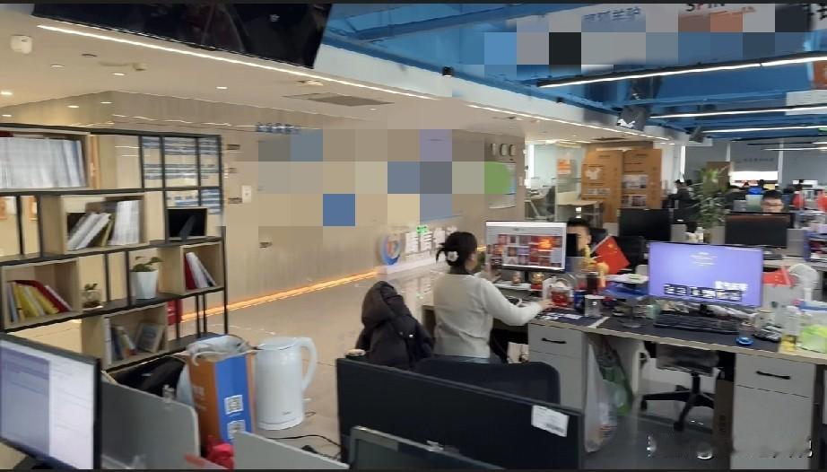 发现自己真的还得练[捂脸哭]本来约了一个总监级的候选人来让副总复面，结果离面试开始