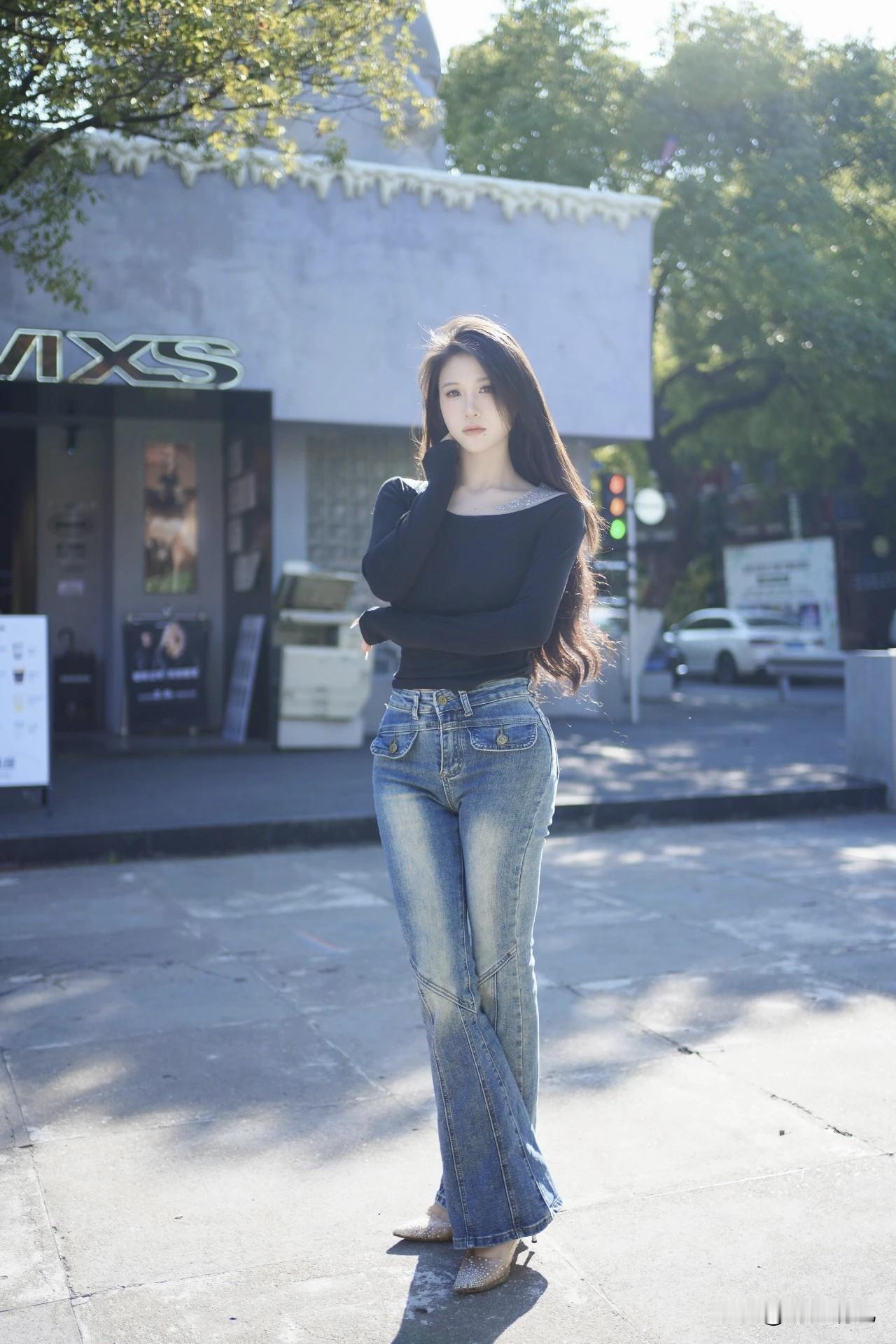 穿牛仔裤拍照，真的是最容易出片的事了。昨天翻相册，翻到一组之前拍的牛仔裤照片