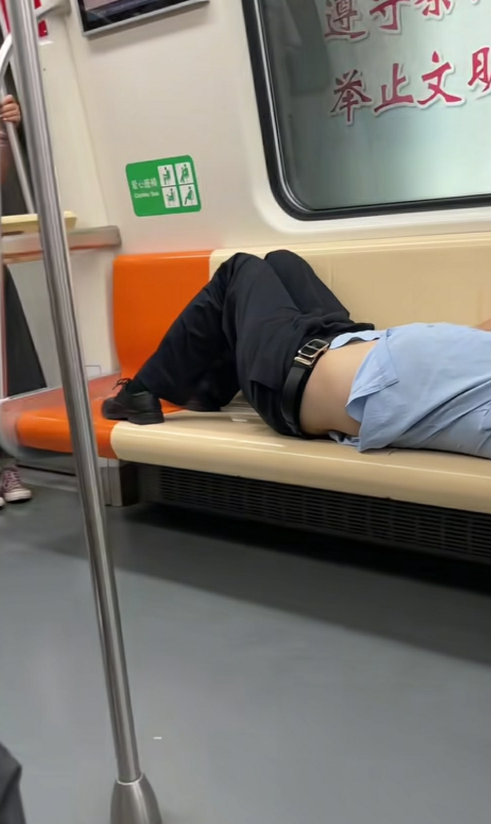 大哥这是什么情况。