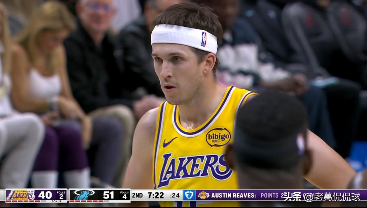 湖人球星里弗斯彻底的成为了詹姆斯和东契奇的陪衬！在今天进行的湖人和热火的比赛中，