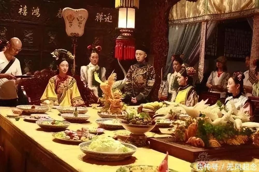 清宫内档记录的皇帝日常饮食，每餐菜品数量和来源有据可查，和想象有出入。故宫博