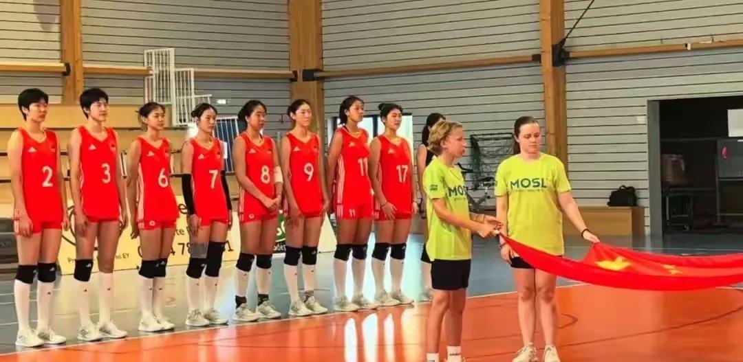 中国女排1-3不敌巴西主帅袁志愤怒热身赛一胜难求世锦赛不好打。现在教练基本