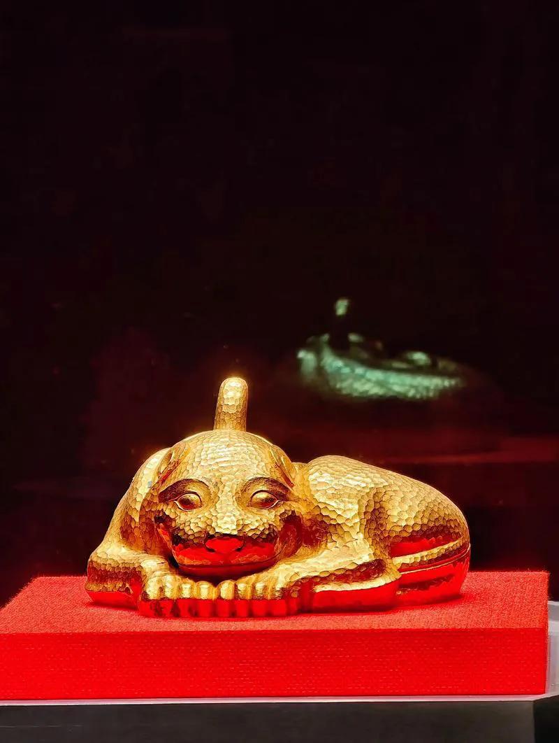 南京博物院一出事，似乎全网都在寻找疑点，这不，还真被细心的网友发现了。网友惊讶发