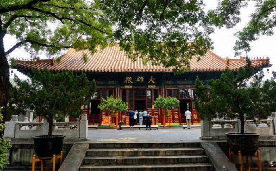 人生在世，常会遇到复杂的人事；所谓“修行”，就是要借复杂的“人和事”来练心。人
