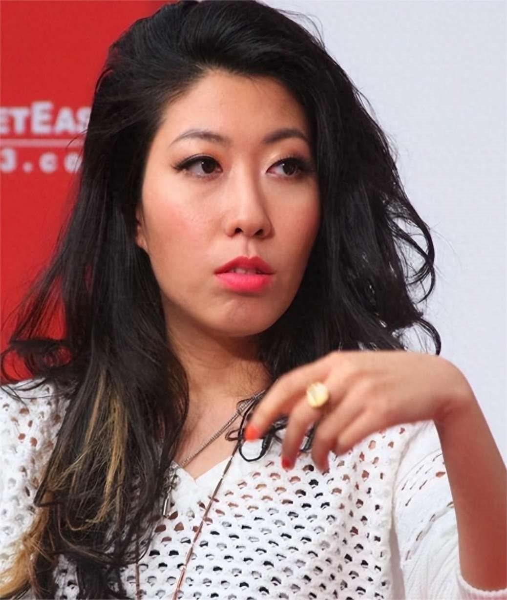 重新冒泡没几天的女歌手曲婉婷，刚刚开的新账号疑似被封。提起曲婉婷，除了歌手的