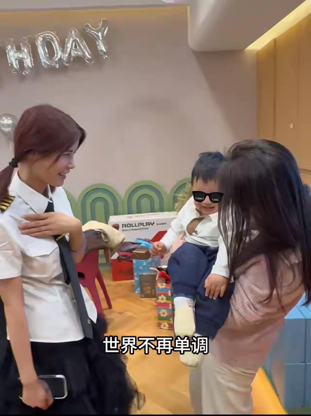 这世界破破烂烂，再就业兄弟们连同家属都在缝缝补补，为什么总有人不相信他们的好[可