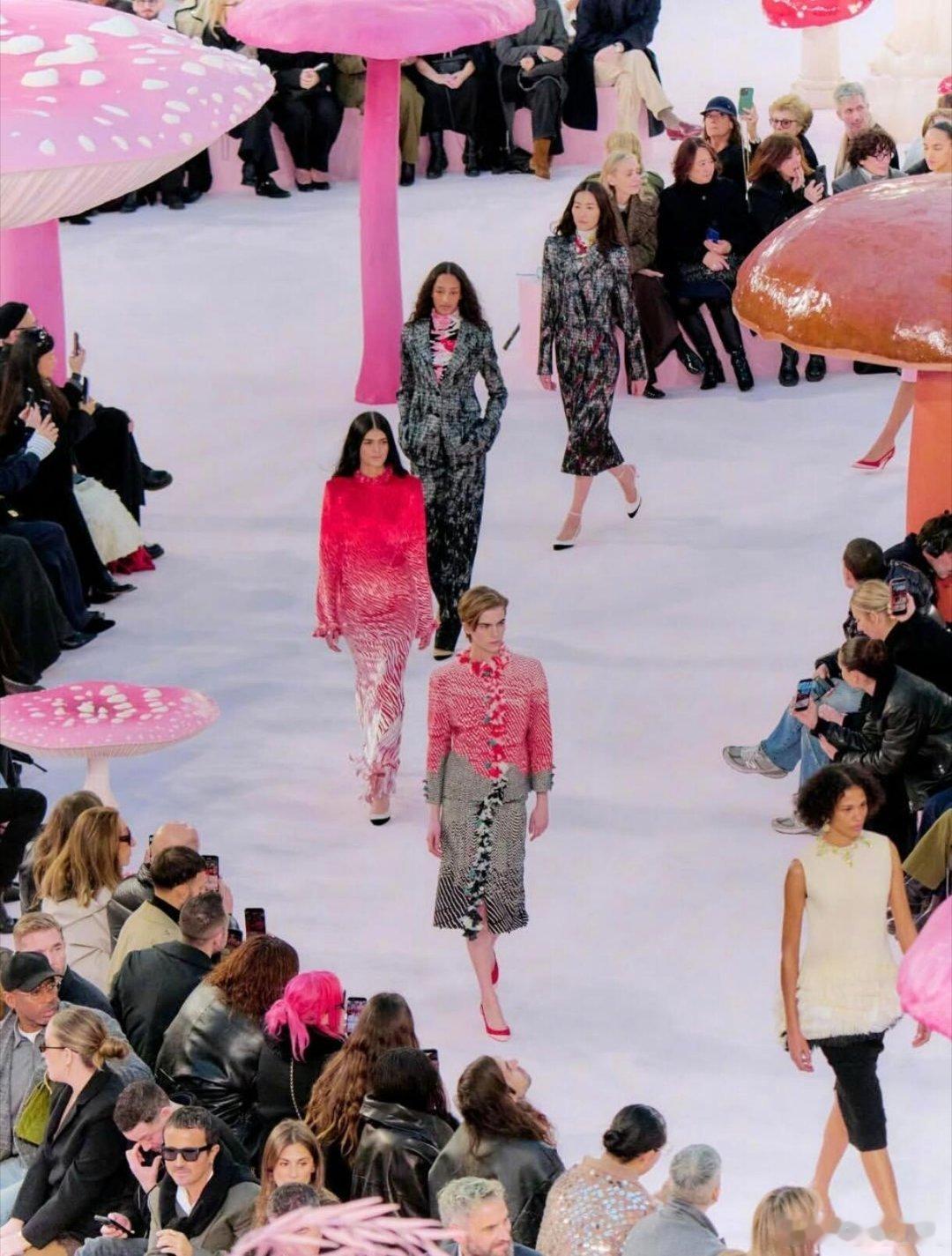 Chanel的“面料建筑学”：一场时尚界的革新启示巴黎高定时装周大秀直击前两天，