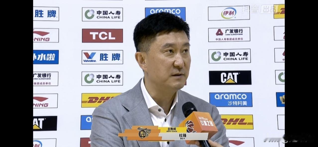 广东全民皆兵，117:84大胜吉林！两连胜后广东队排名重回前四，杜锋压力骤减。