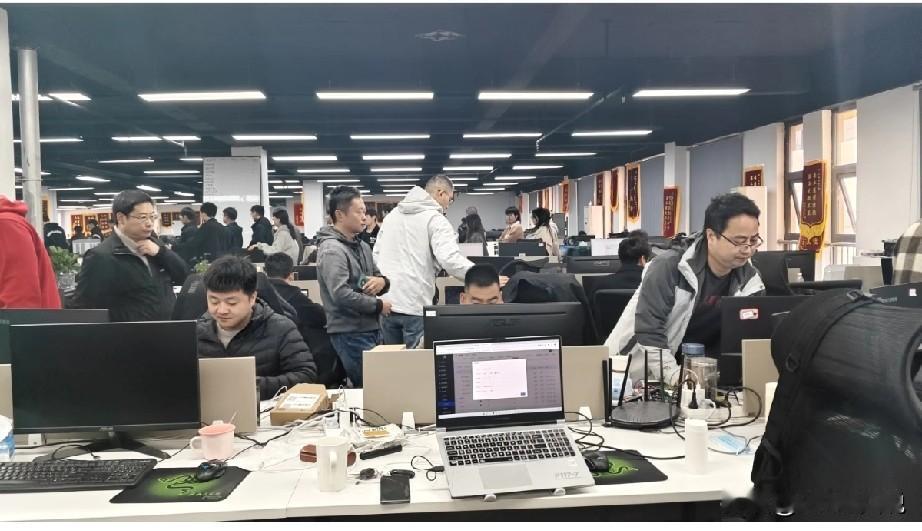 质量前几天新进了一个女的体系工程师，至此在短短一年时间里，质量管理部实现了从经理