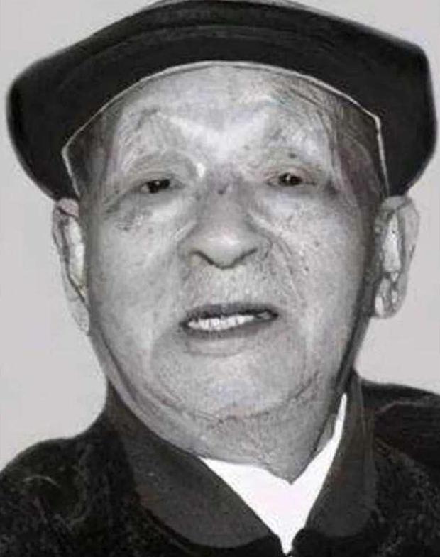 1957年，毛主席视察武汉，得知王盛荣只是建筑局里的一个副处长时，勃然大怒，当即