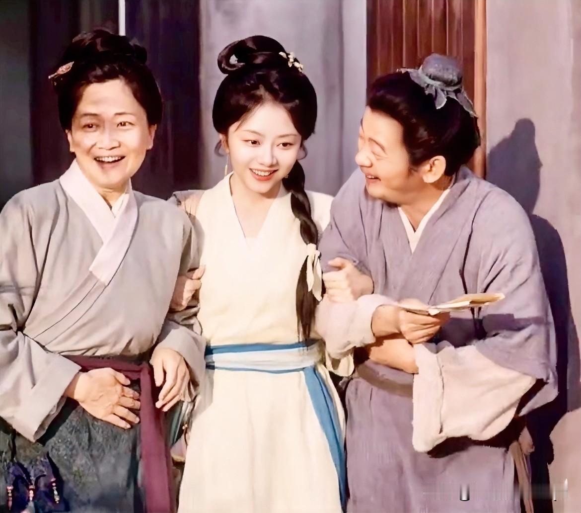 兰香一定意义上挺幸运的，两任爹妈都爱孩子，女性在古代真靠命，心怀良善的她救了特别