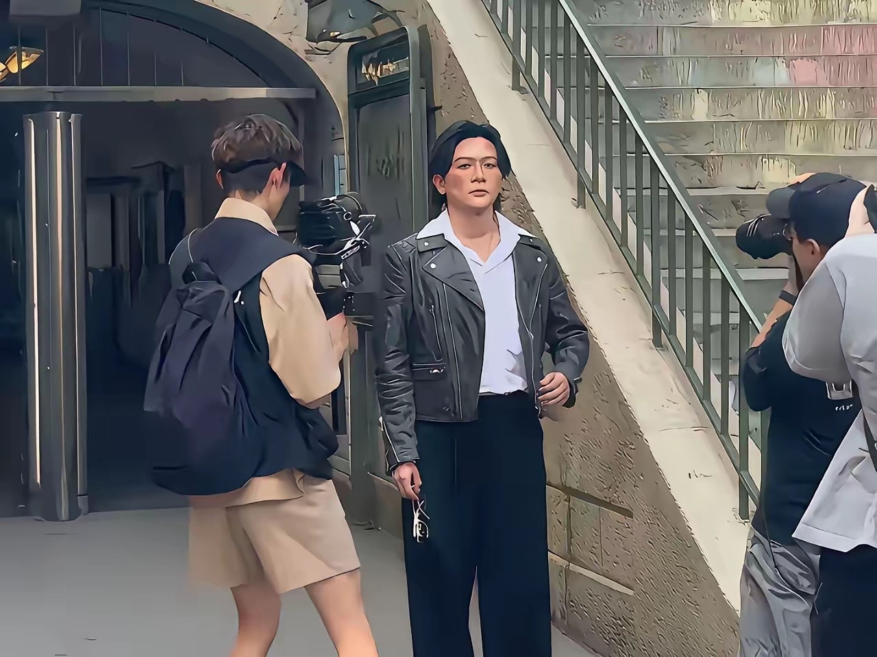 这哪里是苏有朋，明明是蜡像。​​​