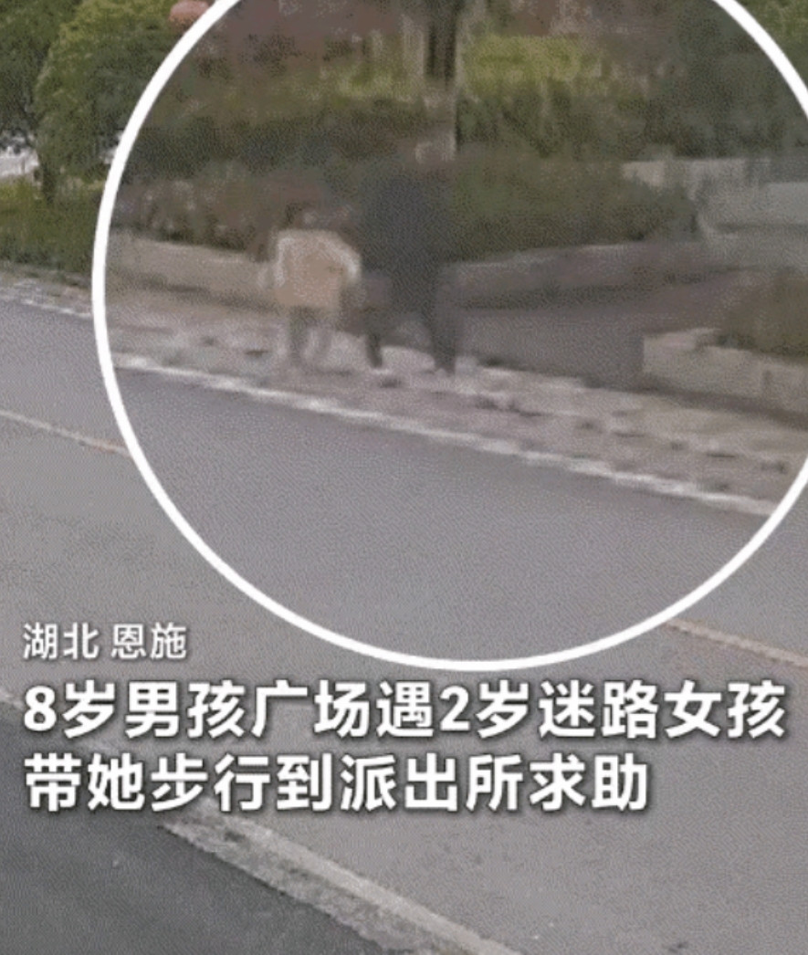 “万物皆有灵！”四川，女子经常喂养附近的2只流浪狗，某天再去投喂时，发现另外一只