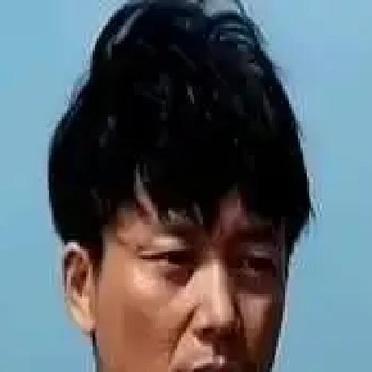 舞蹈家宋玉芳，用3秒无声凝视，拒绝了所有片酬。她主动要演那个没名字、没台词的老