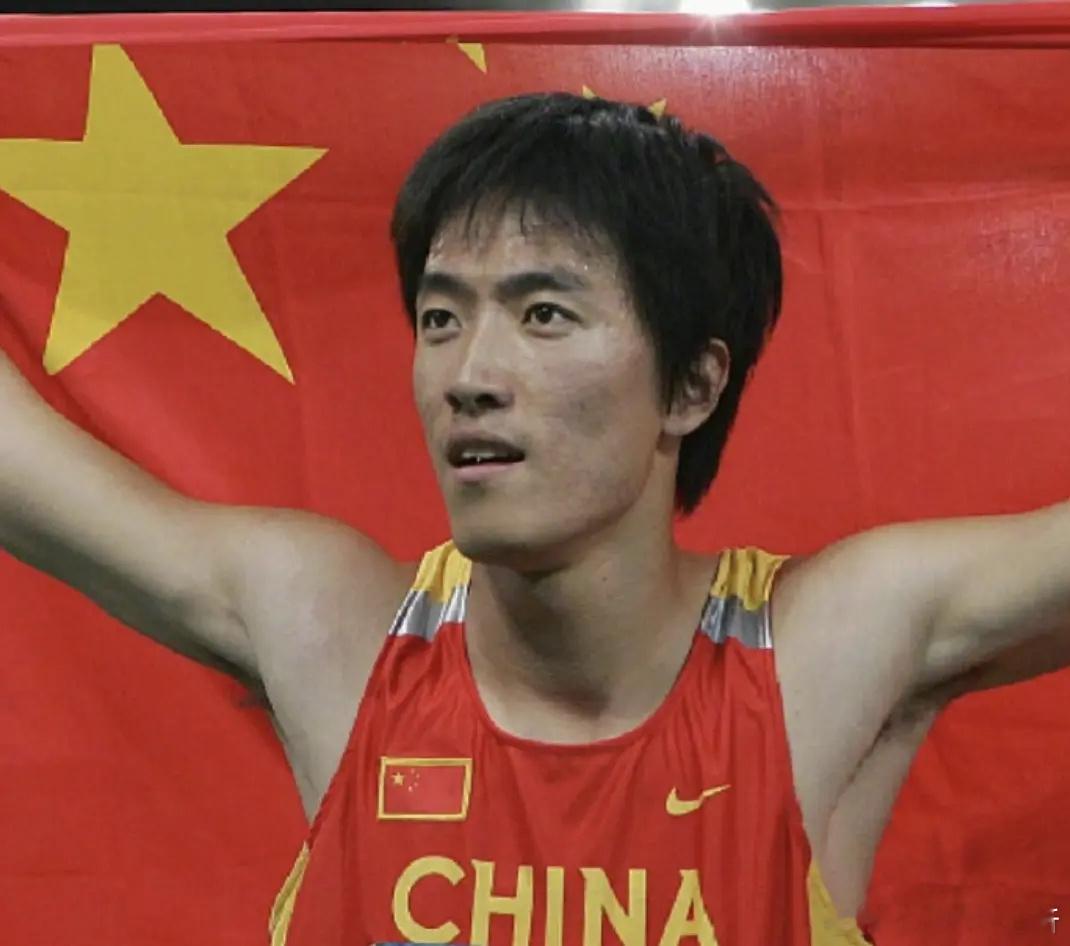 携10亿元定居美国？退役11年的刘翔辟谣：谁说的站出来我爱中国近期，网络上有消