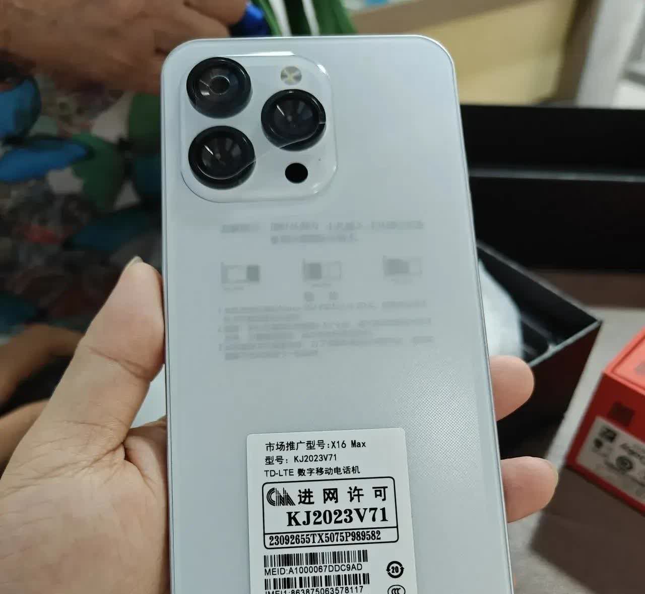 今天有个阿姨来店里，拿着手机让我帮她看。她说是直播抽的，问我怎么样。看了一眼，这