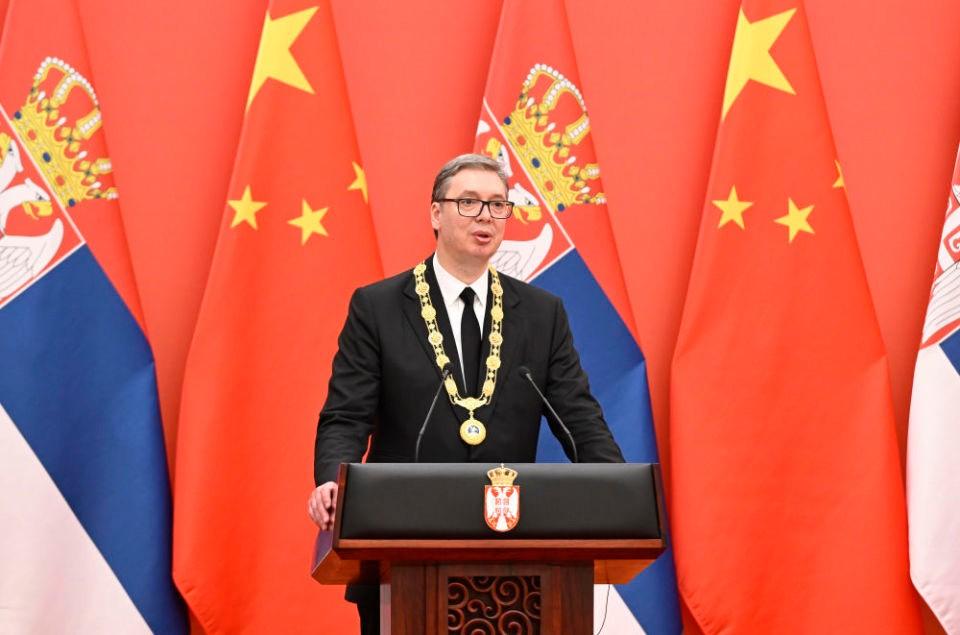 收到中方最高礼遇后，武契奇在北京流下热泪，对中国说出了真心话据新华网报道，中