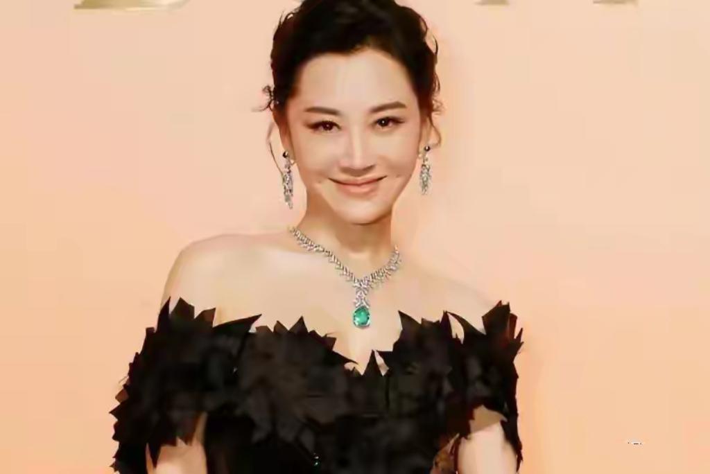 家人们，今天来聊聊“绯闻女王”许晴。曾被传“风流成性，绯闻不断”，可她的真实人生