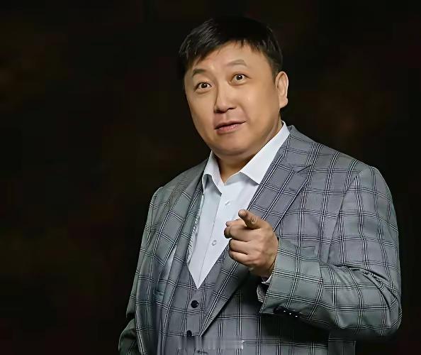 王晶常被说拍烂片，但他的实力恰恰藏在那些看似粗糙的作品里。他不是拍不出好电影，《