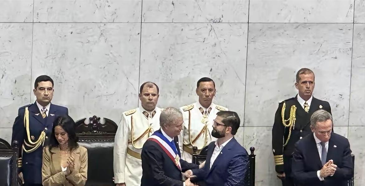 智利变天了。3月11号，智利换总统了。新总统叫卡斯特，是个极右翼的政治人物。