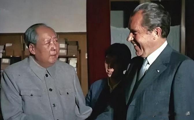 1976年，毛主席为何要邀请已经卸任的尼克松再次访问中国？多年后才知老人家真正的