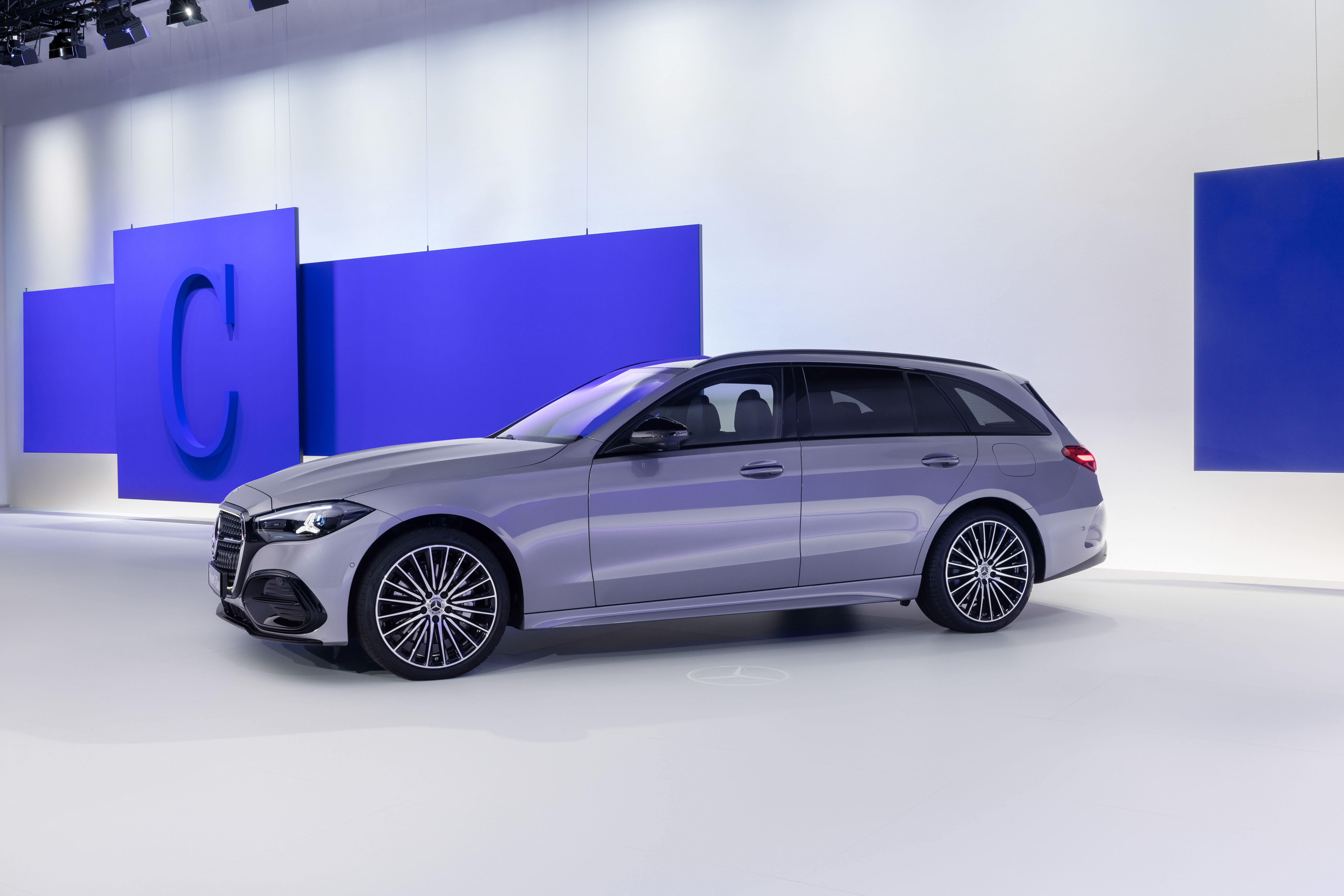 2027Mercedes-BenzC400e4MATICAMGLi