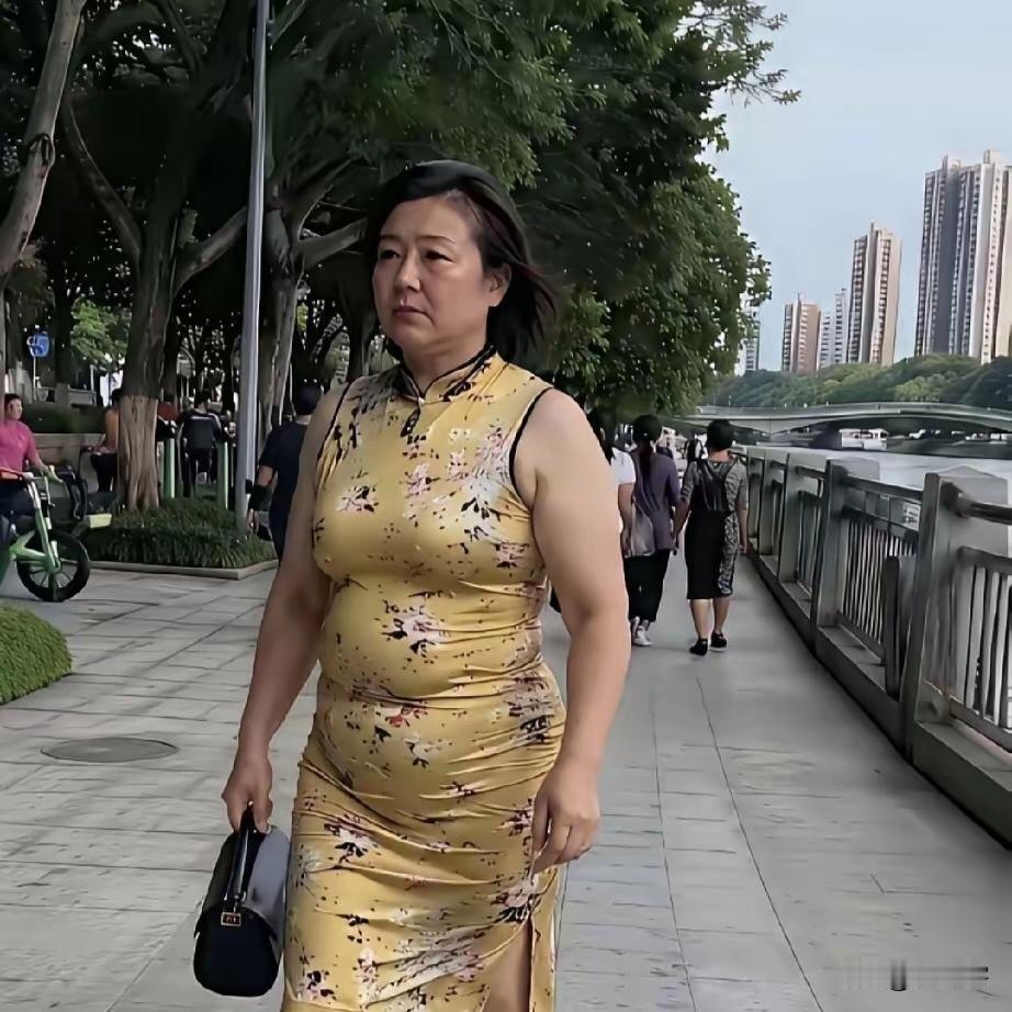 只要自己不尴尬，尴尬的就是别人！不得不说，大姐自信满满！