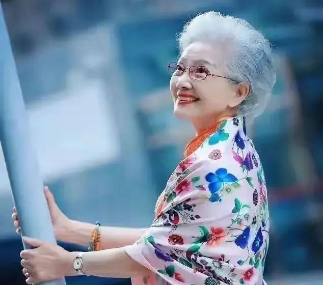 老人味不是命中注定，医生教你轻松去除秘诀！你有没有发现，身边年纪一大，衣服、